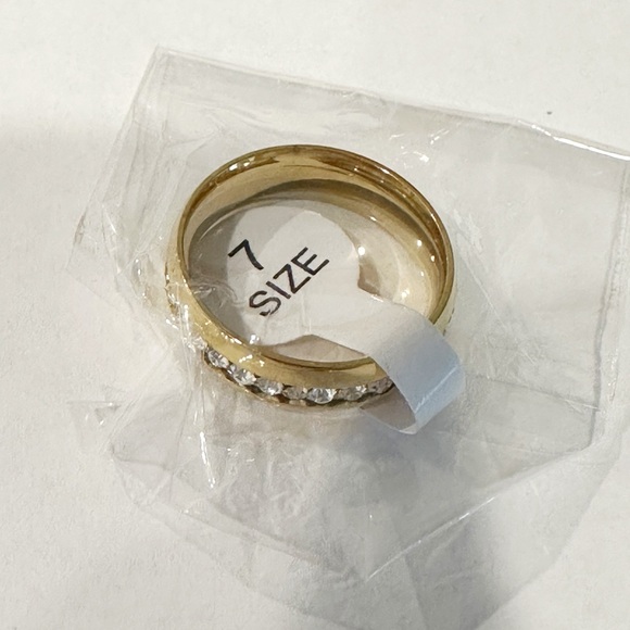 NWT-Stainless Steel Gold Plated Ring - Picture 3 of 3